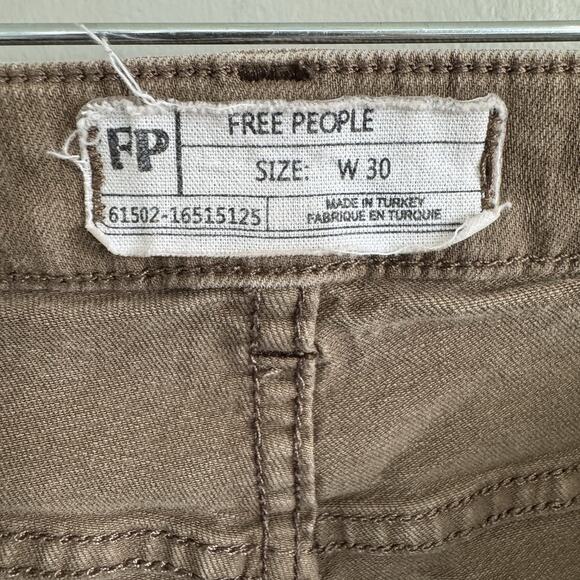 Free People Woman’s Sz 30 Frayed Ankle Crop Skinny Jeans Pants Brown Distressed - Picture 3 of 12